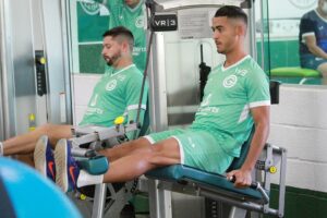 Jefferson durante treino na equipe do Goiás