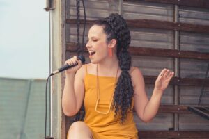 Cantora Sellva lança filme musical "Fala de Mim" nesta quinta