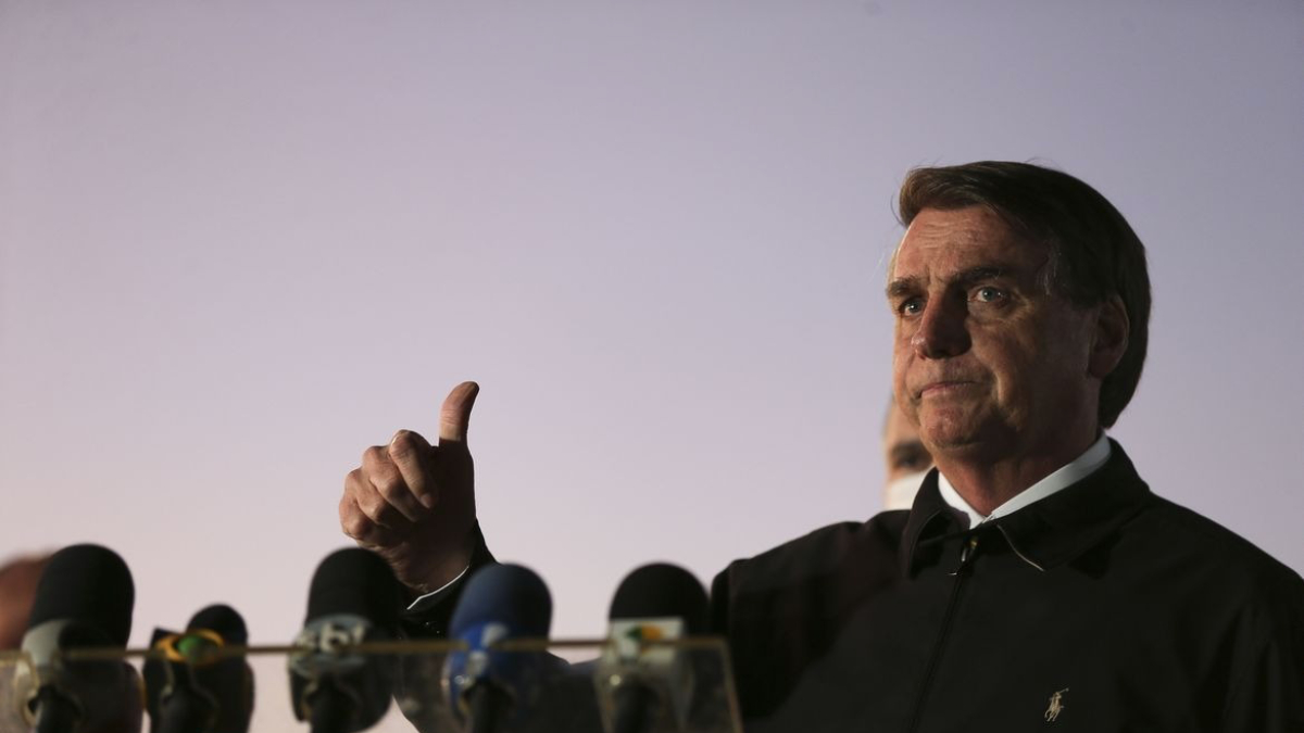 Lei sancionada por Bolsonaro permite candidatura de políticos com contas rejeitadas no mandato