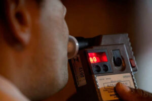 Preso por causar acidente, motorista embriagado é liberado após pagar fiança em Catalão (GO)