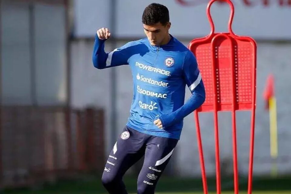 Robbie Robinson durante treinamento com a seleção chilena