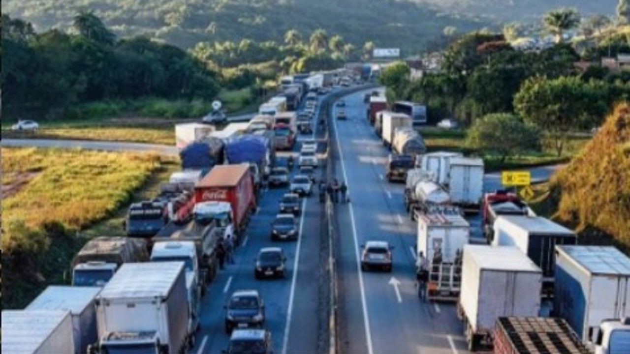 Bloqueios de caminhoneiros em estradas caem para cinco estados (Foto: Instagram)