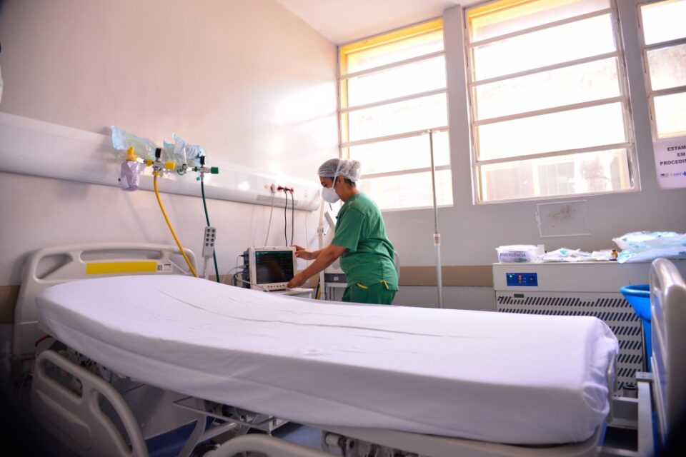 Brasil chega a 21.381.790 casos e 595.446 óbitos por Covid-19