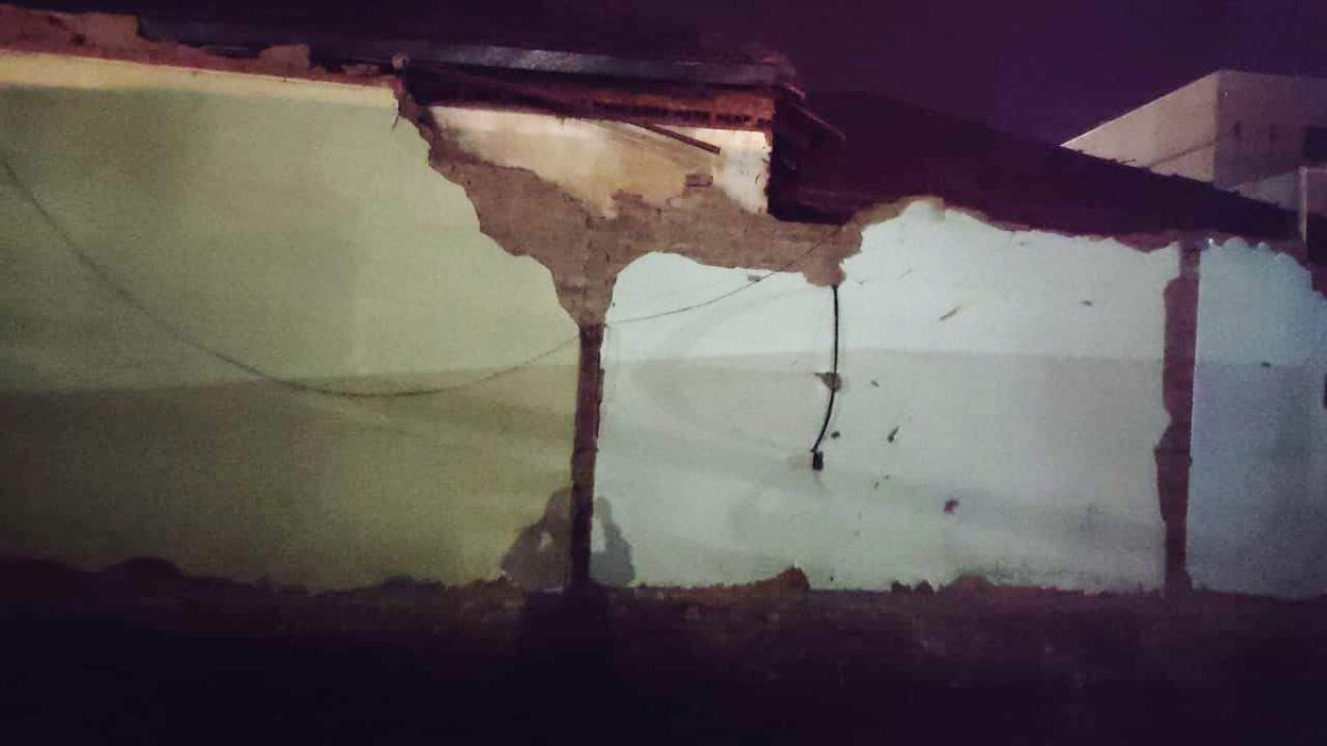 Teto de pizzaria desaba e deixa dois funcionários feridos em Rio Verde