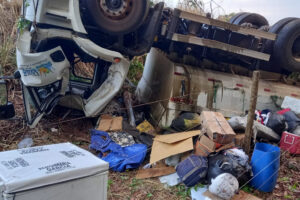 Vereador diz que caminhão da prefeitura de Lagoa Santa que tombou fazia mudança de mãe de funcionária