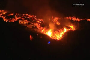 A erupção de vulcão das Ilhas Canárias foi fotografada do espaço pelo astronauta Thomas Pesquet. Lava já destruiu casas e carros