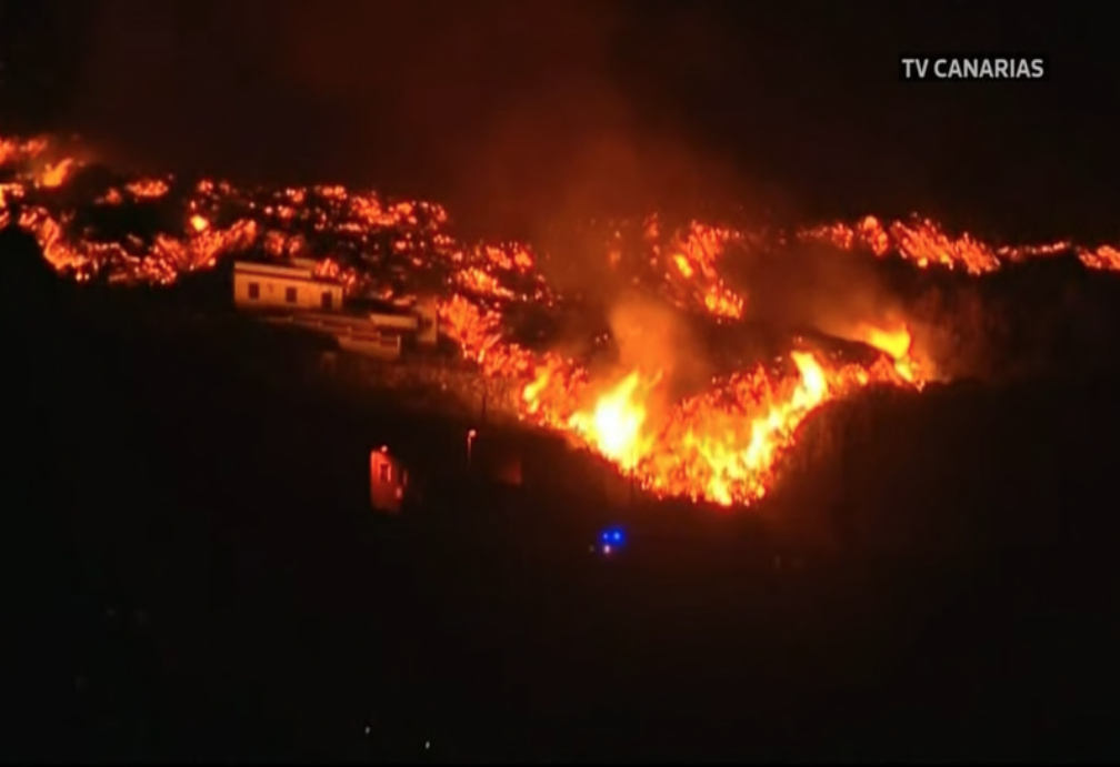 A erupção de vulcão das Ilhas Canárias foi fotografada do espaço pelo astronauta Thomas Pesquet. Lava já destruiu casas e carros