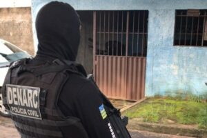 Cinco suspeitos de integrar quadrilha de distribuição interestadual de cocaína são presos pelo DENARC (Foto: Divulgação/PCGO)