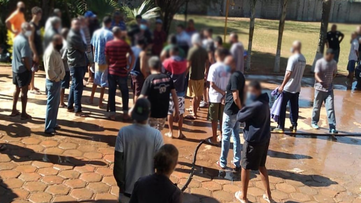 Dependentes químicos denunciam agressões em clínica de reabilitação em Valparaiso