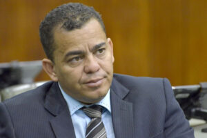 Suplente de Vinícius Cirqueira, Sérgio Bravo assume cadeira na Assembleia