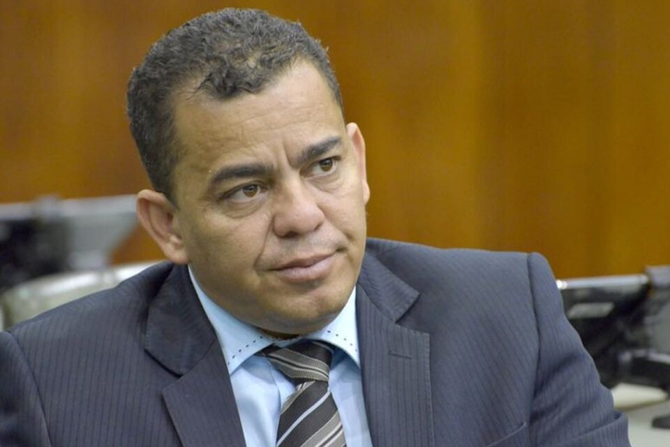 Suplente de Vinícius Cirqueira, Sérgio Bravo assume cadeira na Assembleia