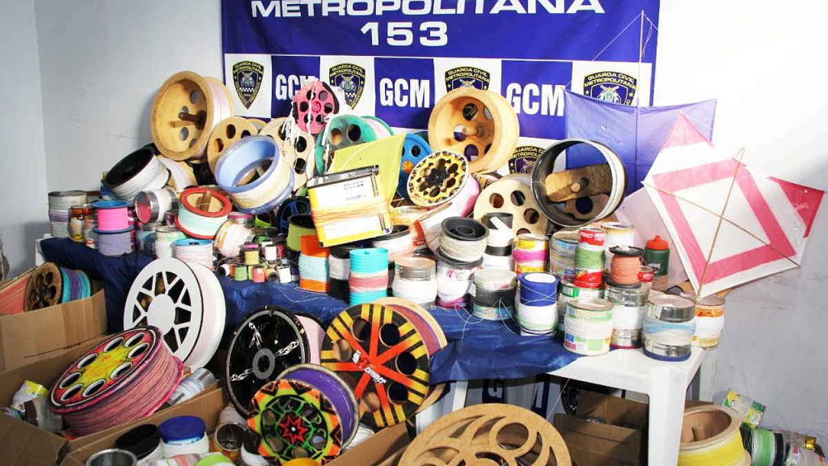 Materiais apreendidos - A venda e fabricação de cerol em Goiás está proibida por lei, que estabelece multa de até R$ 4 mil aos infratores