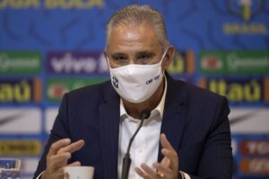Tite durante coletiva pela Seleção brasileira