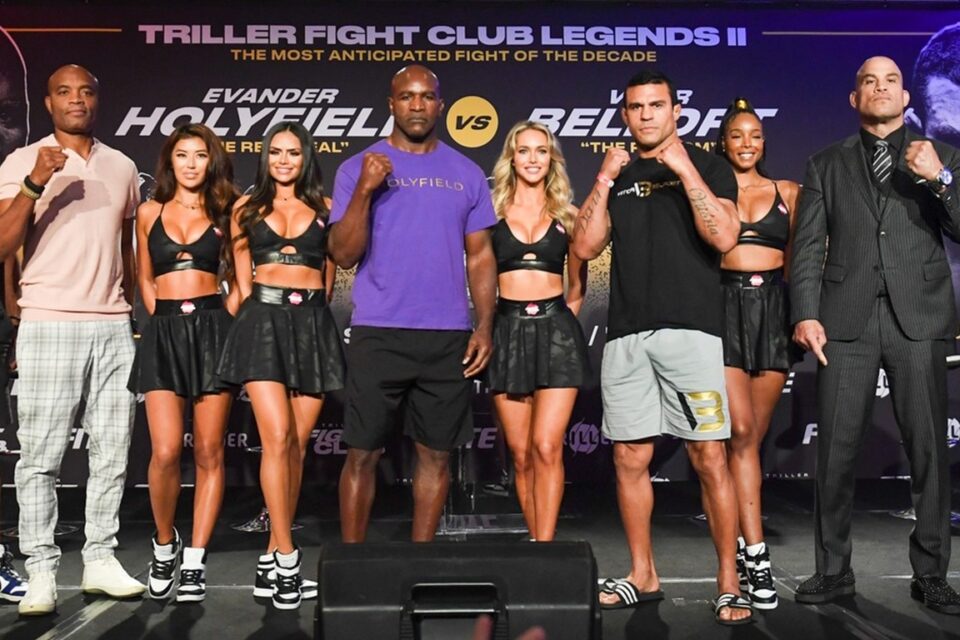 Lutadores durante pesagem de luta de boxe