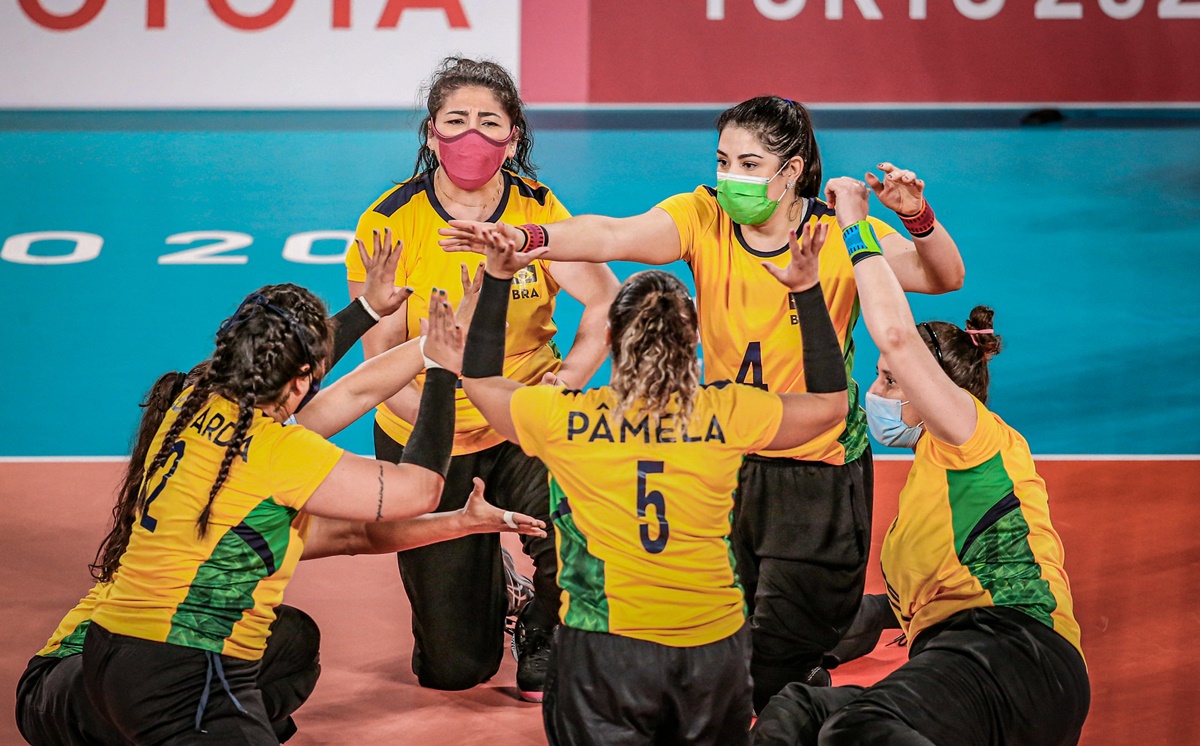Atletas do vôlei sentado feminino