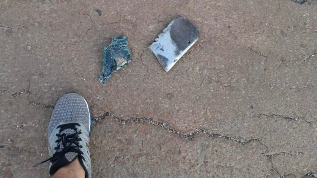 Barra de ferro atravessa carro e motorista escapa ileso na BR-060: "pesa 1 kg"