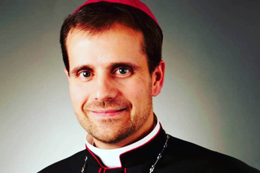 Xavier Novell renunciou do cargo para viver com Silvia Caballol. Bispo se apaixona por autora de livros eróticos e deixa Igreja Católica