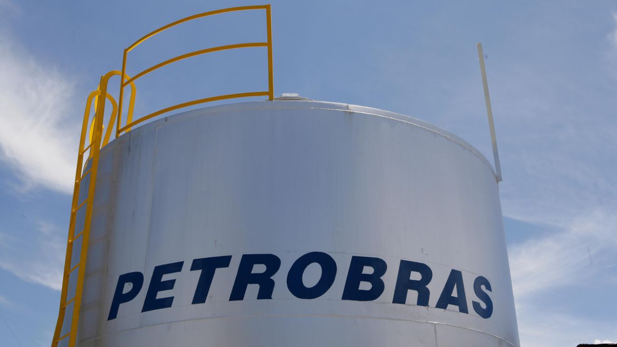 Ações da Petrobras sobem após estatal ignorar Bolsonaro e reafirmar política de preços