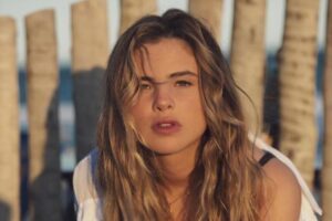 Giulia Be é indicada ao Grammy Latino como artista revelação do ano