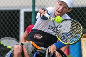 Augusto Fernandes durante competição de tênis de cadeira de rodas