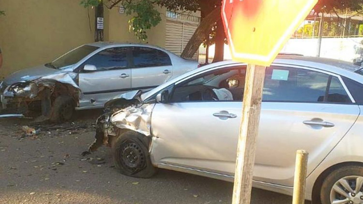 Veículo roubado em Aparecida de Goiânia se chocou contra outro