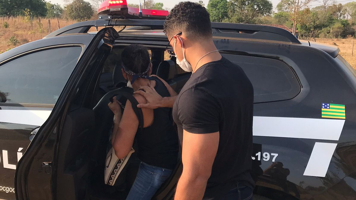 Uma mulher de 48 anos foi presa na terça-feira (14) suspeita de se apropriar da aposentadoria de idosos na cidade de Mara Rosa (Foto: Divulgação - PC)