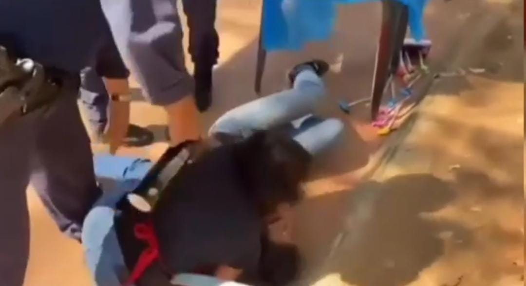 Um adolescente e a mãe dele foram atingidos por jatos de spray de pimenta em uma ação da Guarda Civil Metropolitana (GCM), em Goiânia. (Foto: reprodução)