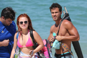 Larissa Manoela e André Frambach afirmam que estão 'se conhecendo melhor' Larissa Manoela e André Frambach são vistos juntos, e fãs torcem por romance