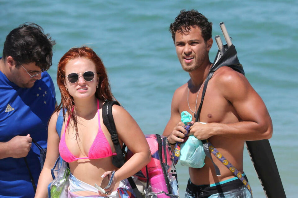 Larissa Manoela e André Frambach afirmam que estão 'se conhecendo melhor' Larissa Manoela e André Frambach são vistos juntos, e fãs torcem por romance
