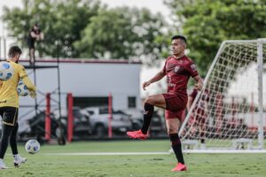 Igor Cariús durante atividade no Atlético-GO