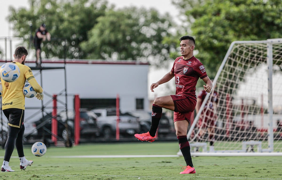 Igor Cariús durante atividade no Atlético-GO