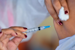 Covid-19 Brasil tem 21 milhões de casos e 587,7 mil mortes