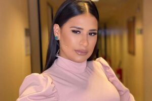 "Já pensou em abrir um Onlyfans?", indagou internauta Simaria chama atenção ao exibir decote com body cavado; foto