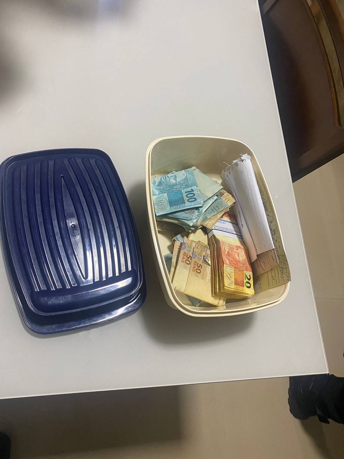 Gerente de banco guardava parte do dinheiro em pote de sorvete