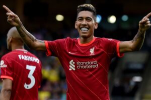 Roberto Firmino comemora gol pelo Liverpool