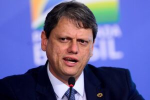 Ministro sinaliza que governo pode recuar na proposta do auxílio de R$ 400 a caminhoneiros