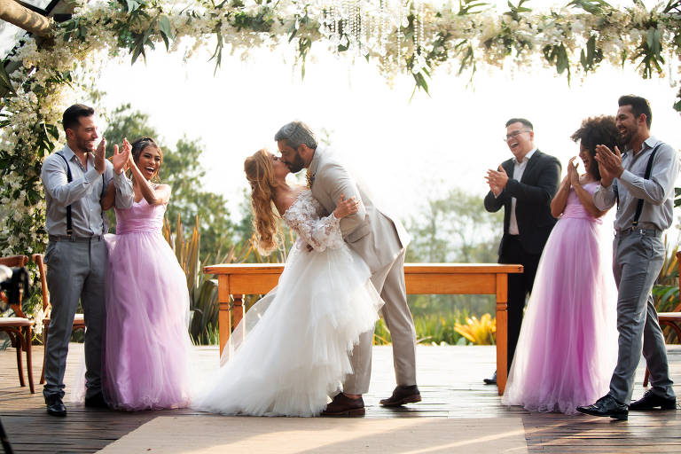 Joelma lança clipe romântico e sonha em se casar de novo
