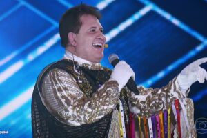 cantor Marrone é o quarto desmascarado no The Masked Singer: vídeo