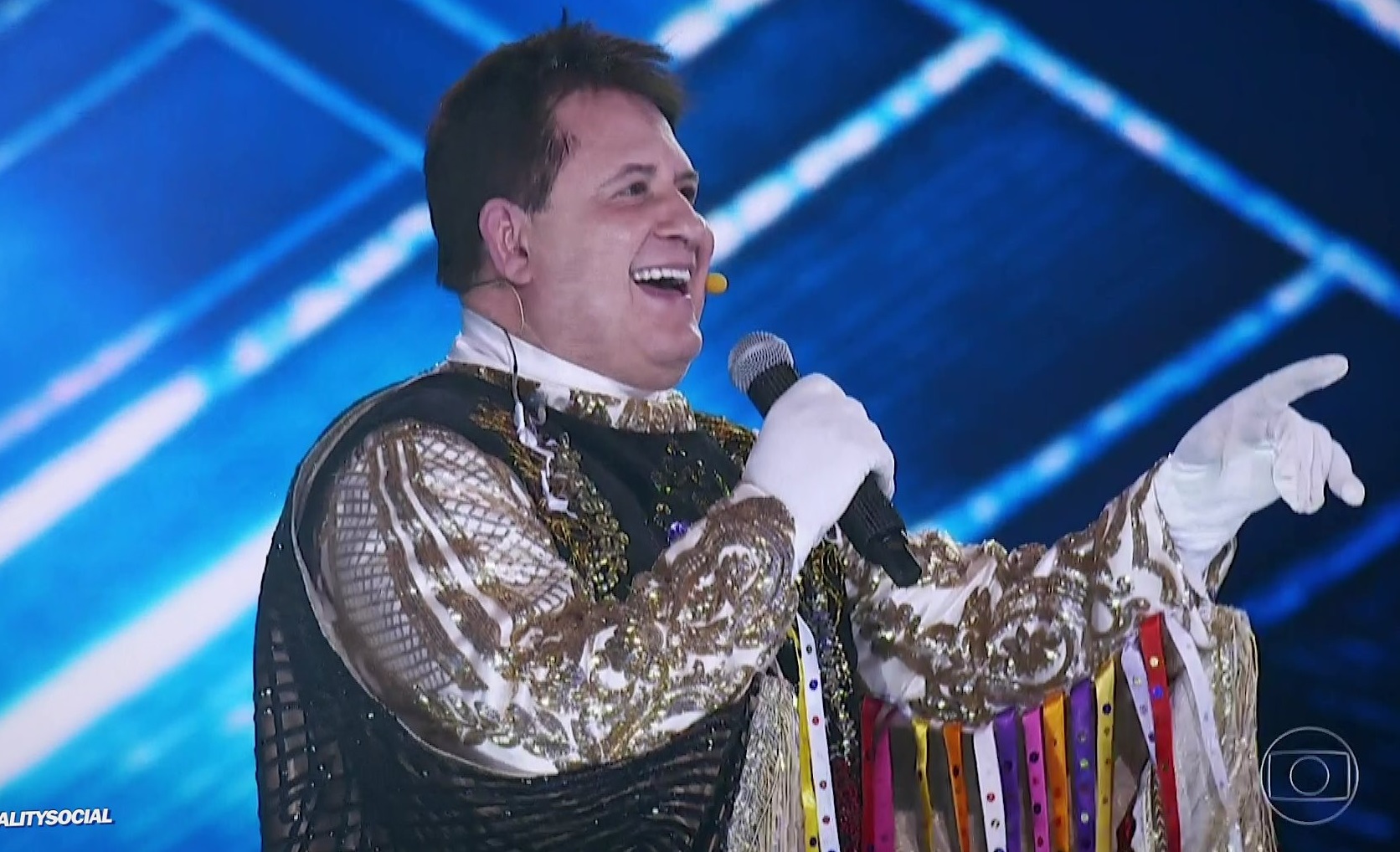 cantor Marrone é o quarto desmascarado no The Masked Singer: vídeo
