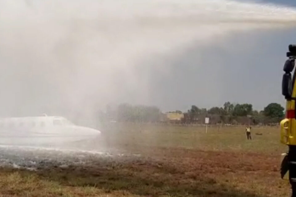 Jato que saiu da pista em Goiânia provocou pequeno incêndio
