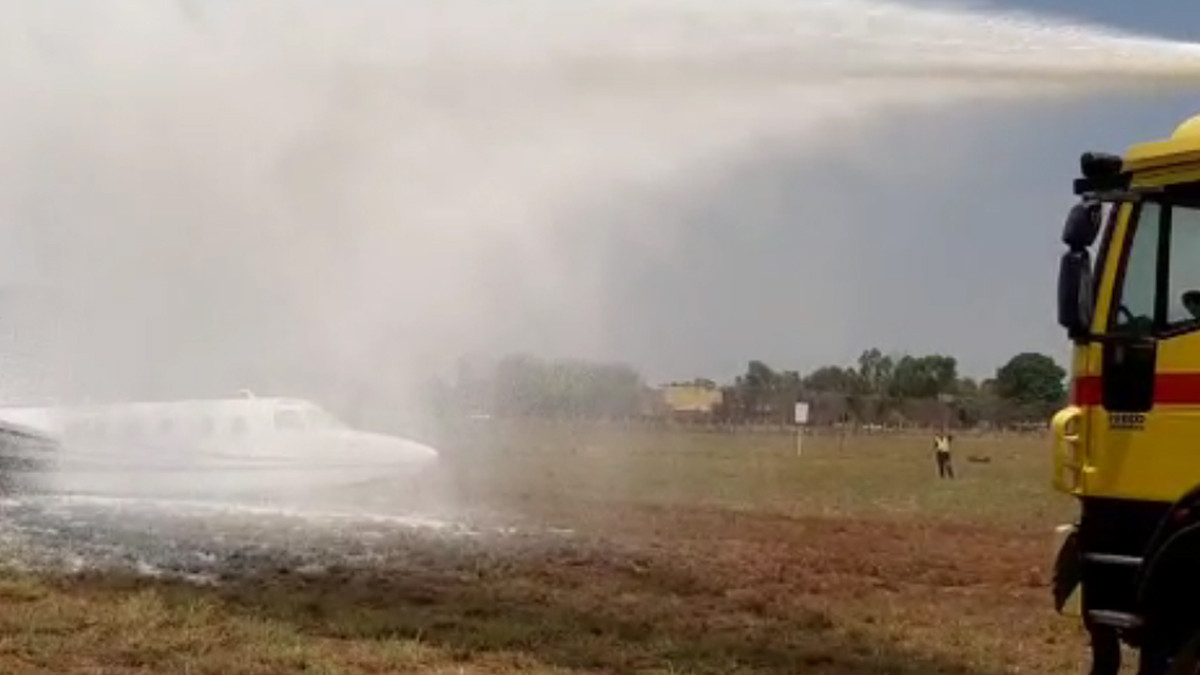 Jato que saiu da pista em Goiânia provocou pequeno incêndio