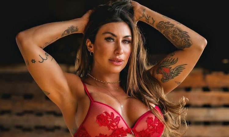 Jaque Khury recebeu R$ 2,7 mil por vídeo depilando as axilas