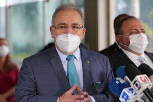 Ministro da Saúde é diagnosticado com Covid-19 em Nova York