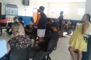 Pacientes aguardam atendimento na unidade de Pronto Atendimento da Vila Esperança
