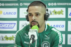 Welliton é apresentado no Goiás