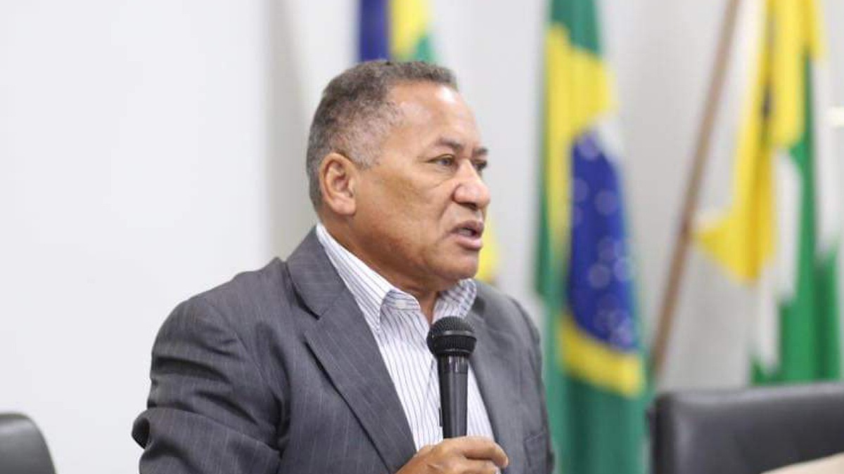 Vereador Aldivo Araújo em plenário