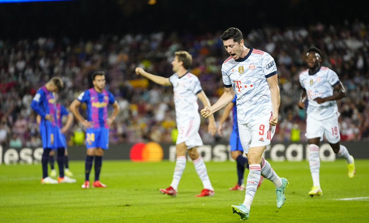 Lewandowski comemora gol contra o Barcelona