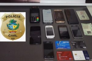 Com a ajuda da Divisão de Crimes Cibernéticos (Deic) de São Paulo, a Polícia Civil de Goiás prendeu um homem de 23 anos suspeito de cometer o "Golpe Sim Swap" contra vítimas goianas - Suspeito de aplicar golpes em goianos é preso em São Paulo