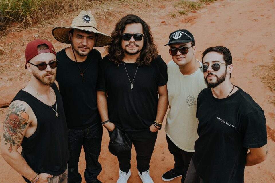 A banda Mustache Records se apresenta no Lowbrow Lab Arte & Boteco