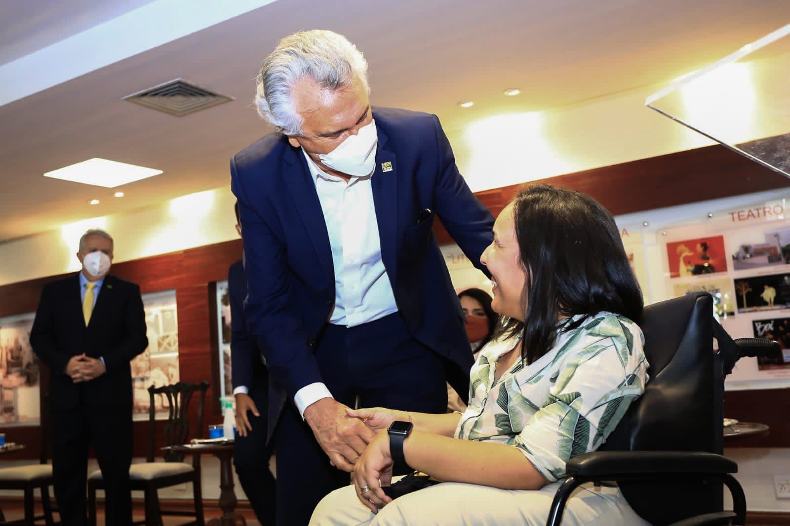Caiado sanciona lei que reajusta salário dos servidores da educação e cria auxílio-aprimoramento (Foto: Governo do Estado)